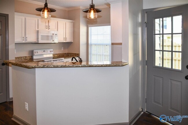Building Photo - 101 Bridle Trce Ln