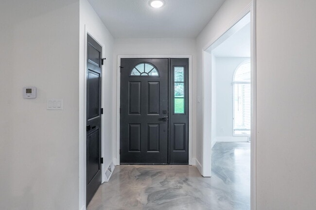 Foto del edificio - 2301 Grant Ln