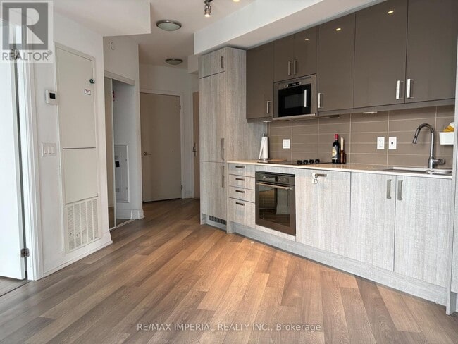 Photo du bâtiment - 77 Mutual St