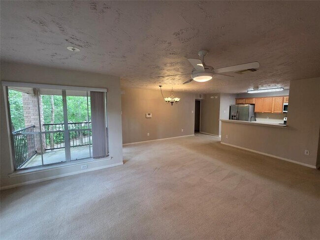 Foto del edificio - 8051 Bay Branch Dr