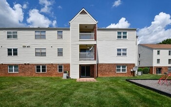 Building Photo - 102 Chesterfield Ln