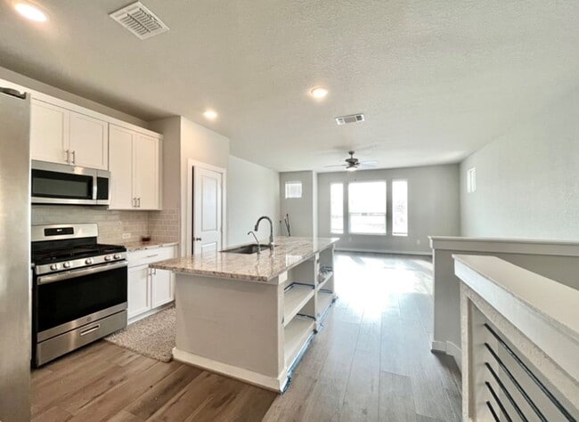 Building Photo - 3 Bedroom/2.5 Bath Copper Branch Subdivision