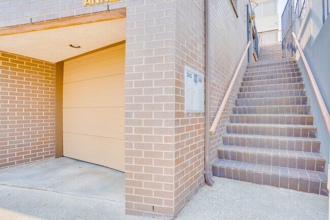 Foto del edificio - 2465 8th Ave N Seattle, WA 98109 $2,650 Pe...