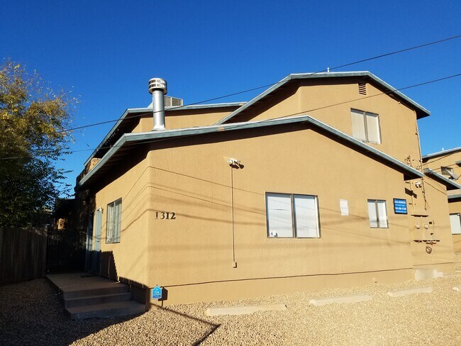 Building Photo - 1312 E Adams St