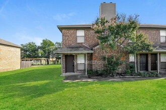 Building Photo - 5933 Shadydell Dr