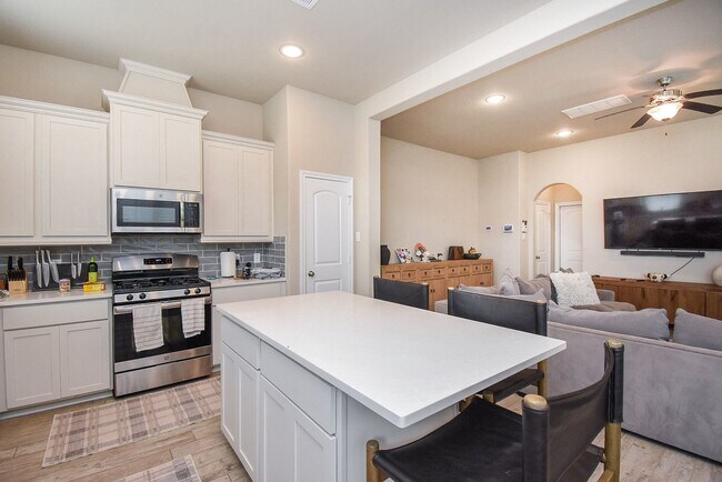 Foto del edificio - 8726 Laurel Crest Dr