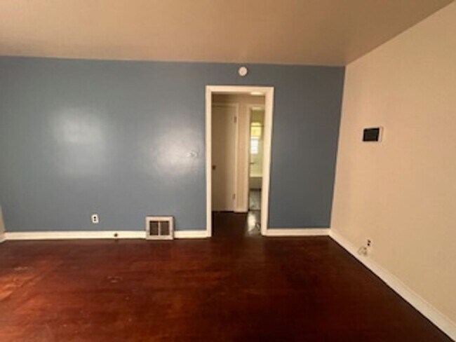 Building Photo - Welcome home