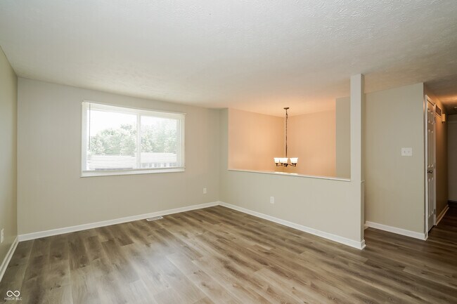 Foto del edificio - 7516 Inverness Dr