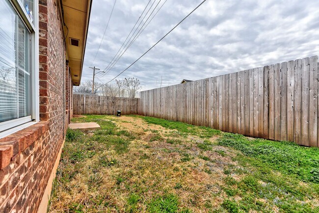 Building Photo - 1104 NW 111th St
