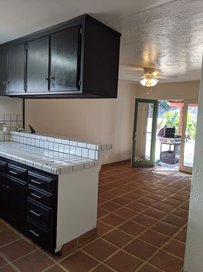 Foto del edificio - 4 BEDROOM 2 BATH ON CUL-DE-SAC AND LARGE YARD!