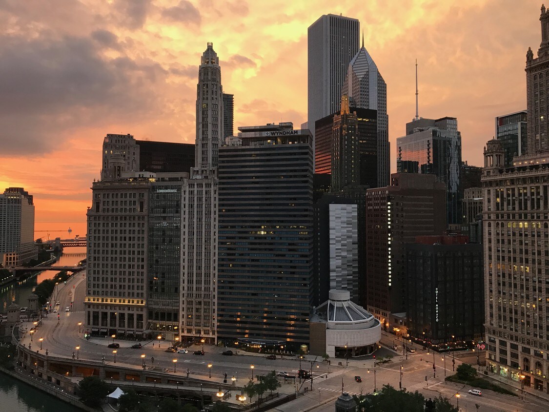 Foto principal - 301 N State St