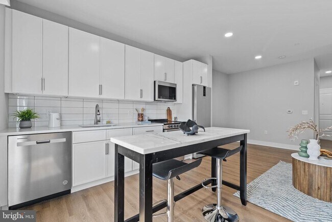 Foto del edificio - 144 N Main St