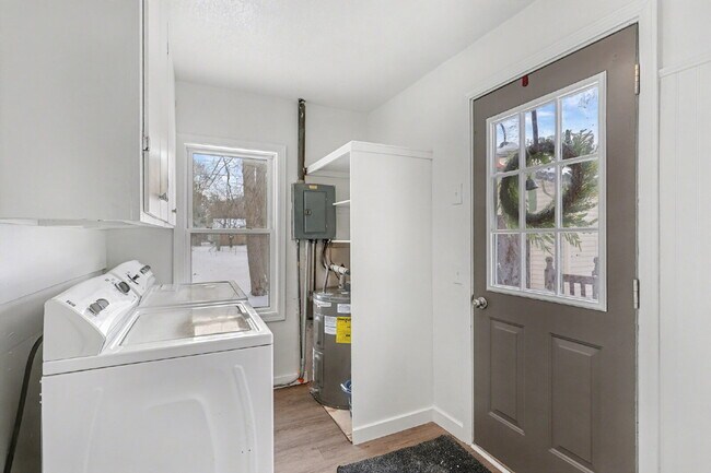 Foto del edificio - Completely Updated 3 Bedroom Home -  $1600/Month