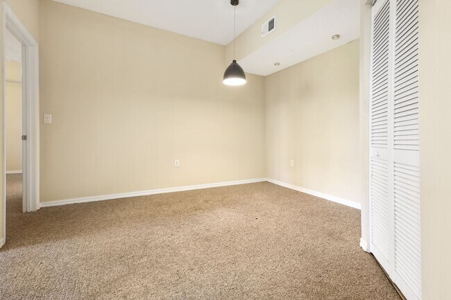 Building Photo - 2bd Condo right by UTC & Lakewood Ranch