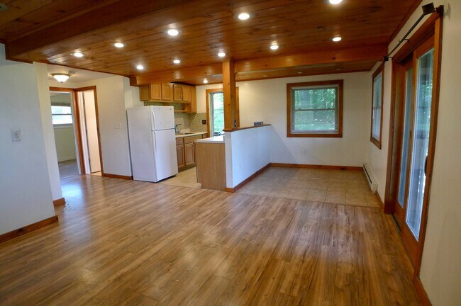 Building Photo - 51 Fairway Dr