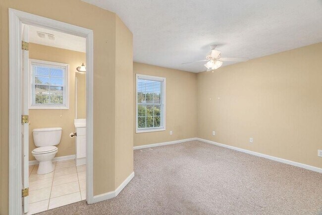 Foto del edificio - 2Bed/2.5Bath at Donahue Crossing Available!