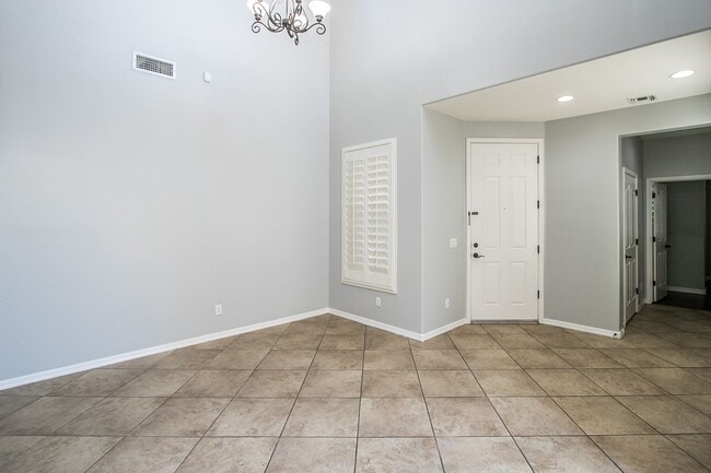 Building Photo - Beautiful 4 Bed, 3 Bath Home with Private Pool in Chandler