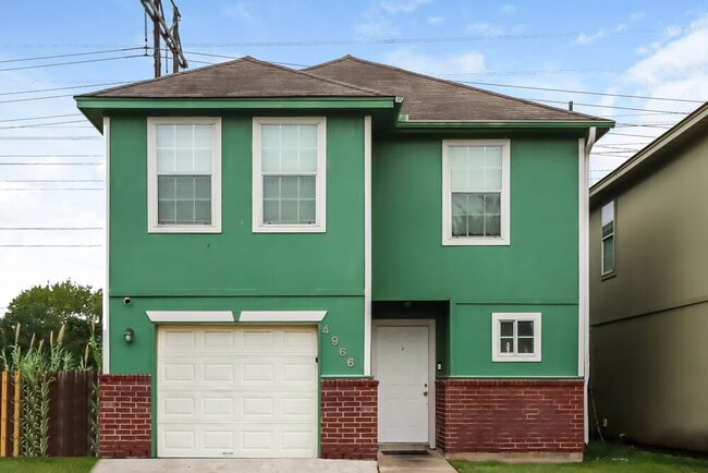 Building Photo - 4966 N Cancun Dr
