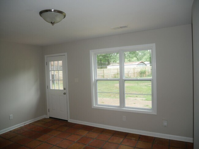 Building Photo - ****JUST REDUCED****2995 Meadowbrook Dr Ho...