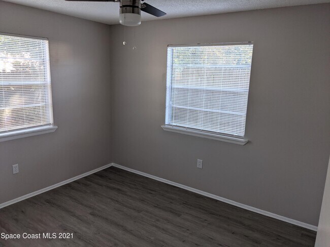 Building Photo - 323 Olmstead Dr