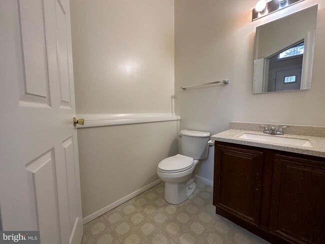 Building Photo - 5857 Chrysanthemum Dr