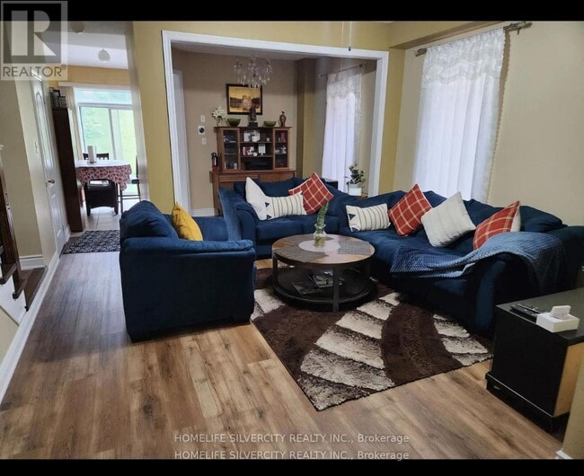 Building Photo - 60 Silent Pond Crescent