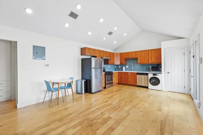 Building Photo - 1307 E 52nd St