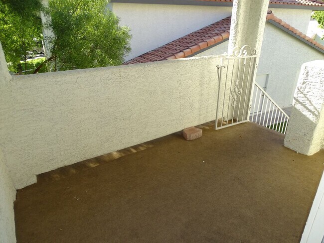 Foto del edificio - 2 Bedroom Condo In The Lakes Community