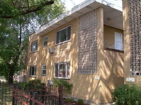 Building Photo - 2530 W Foster Ave