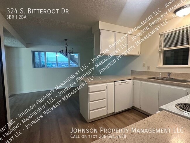 Building Photo - 324 Bitteroot Dr