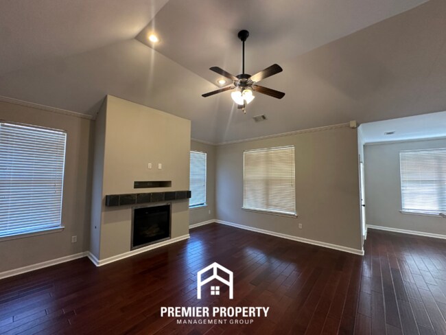 Foto del edificio - Luxury 4BR/3BA Arlington Home | Top-Tier Schools, Granite, Vaulted Ceilings & Covered Patio
