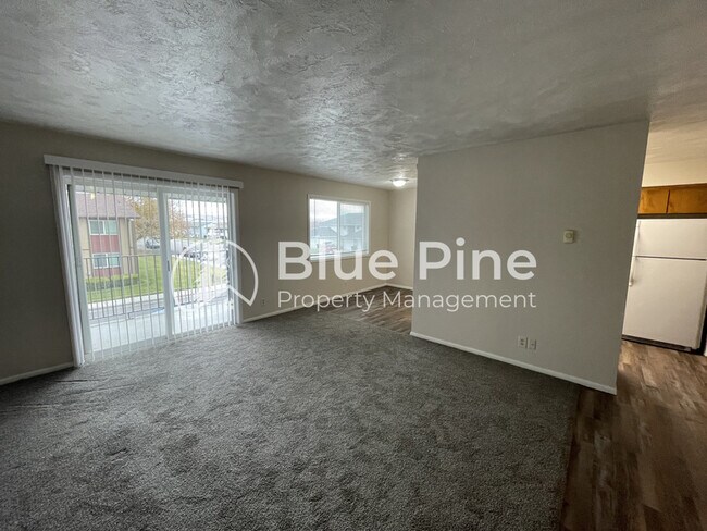 Foto del edificio - 678 Foster Dr