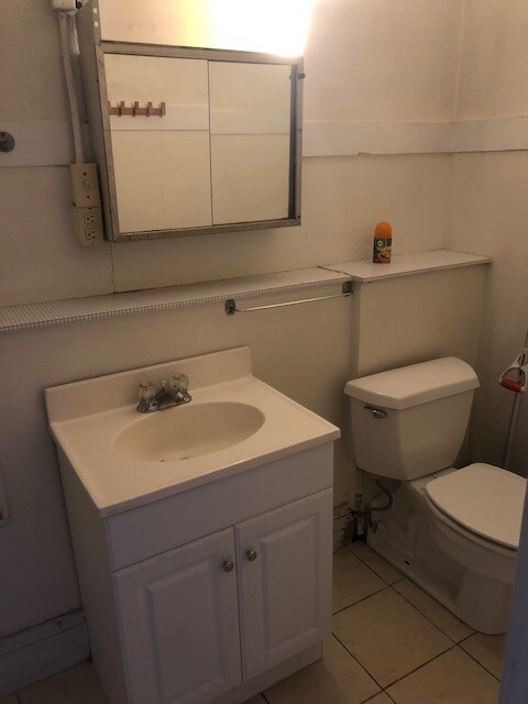 bathroom - 9848 S Winchester Ave