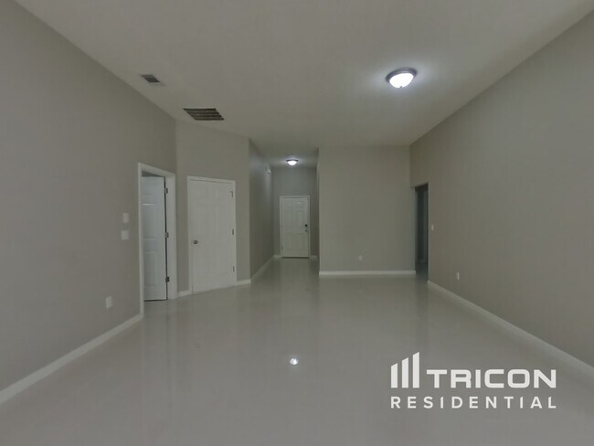 Building Photo - 15252 Bareback Dr
