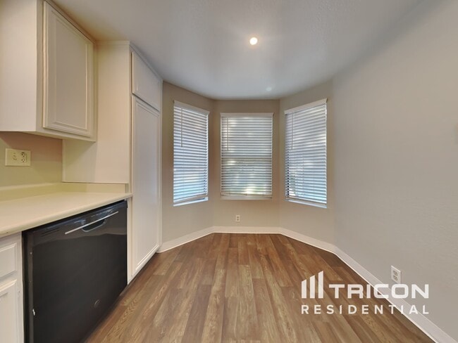 Foto del edificio - 4600 Fawn Hill Way