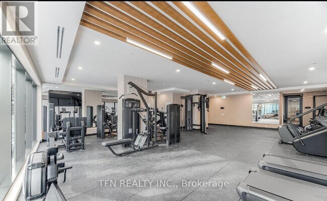 Building Photo - 1660 Bloor St W
