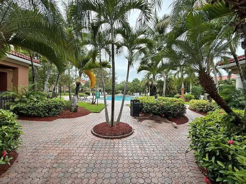 Foto principal - 10276 Fox Trail Rd S
