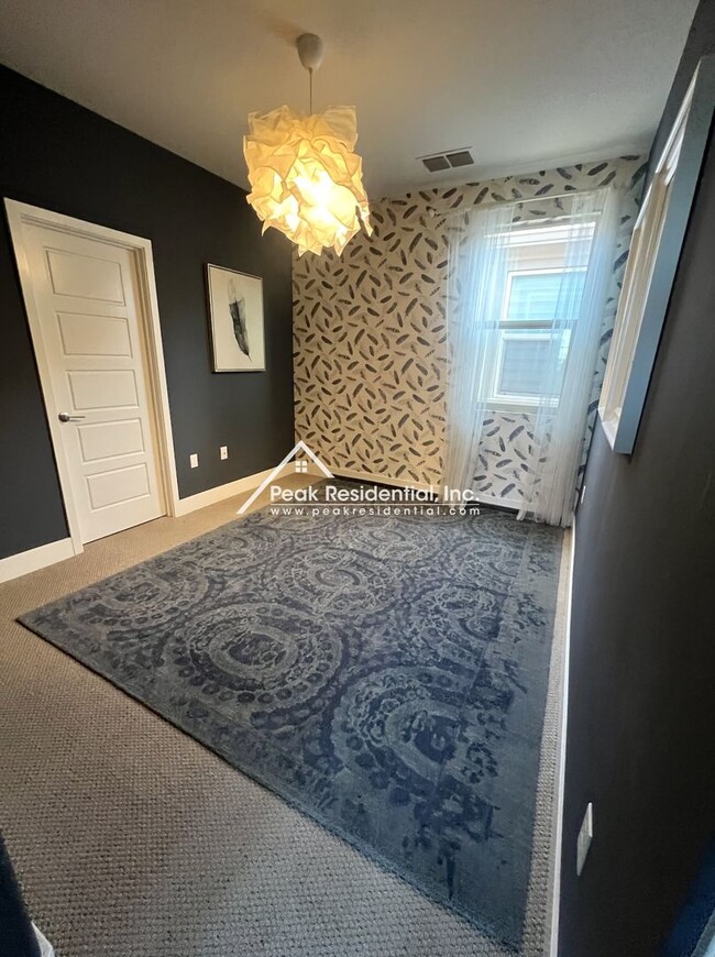 Building Photo - Updated Elk Grove 3bd/2.5ba Home with 2 Ca...