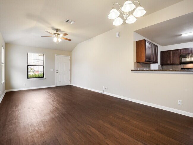 Building Photo - Perfectly located Duplex in Georgetown!