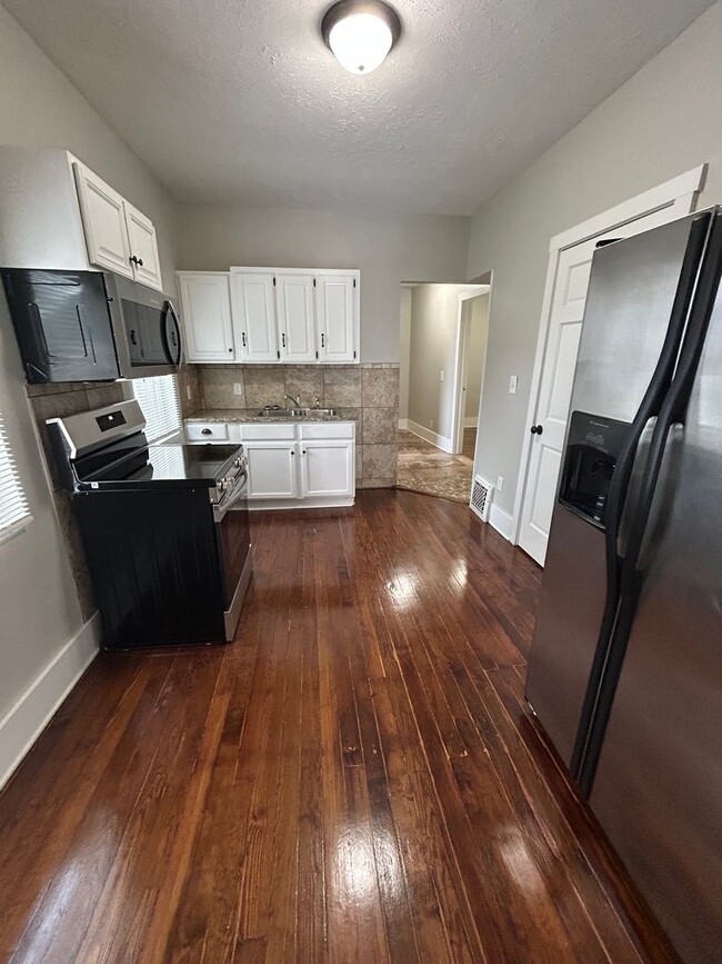 Building Photo - Right Size and a Great Location! Two bedroom Home!