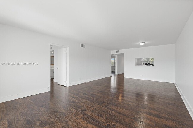 Foto del edificio - 12950 SW 4th Ct