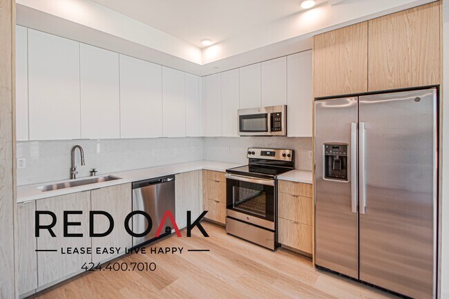 Foto del edificio - Sun-Drenched Two Bedroom Featuring Large P...