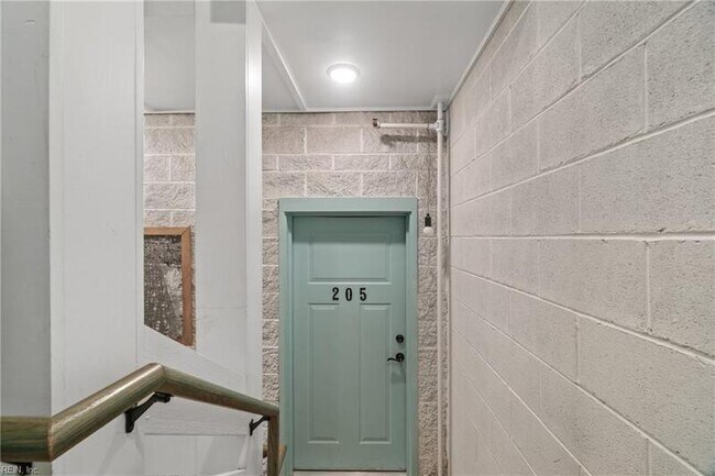 Foto del edificio - 7922 Shore Dr