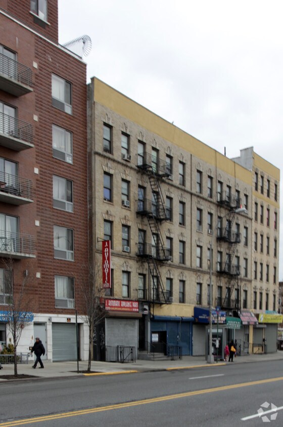Building Photo - 2372 Amsterdam Ave