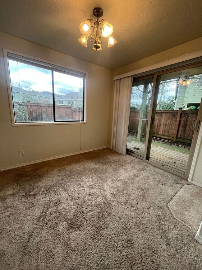 Foto del edificio - 3-Bedroom 1 1/2 Bathroom Condo in West Eugene