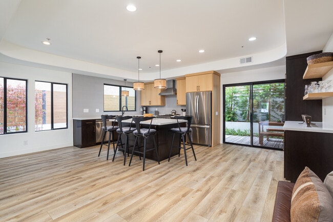 Building Photo - 162 Avenida Florencia