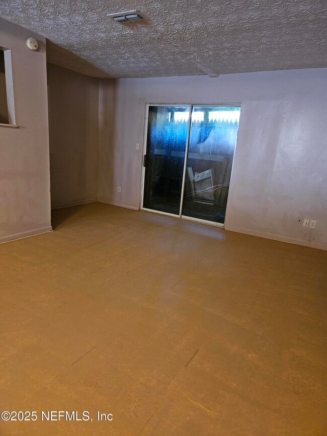 Building Photo - 1200 Bretta St