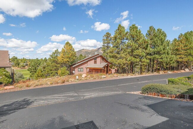 Building Photo - 2650 Valley View Dr