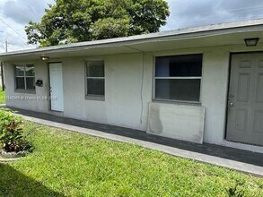 Building Photo - 853 SW 9th St