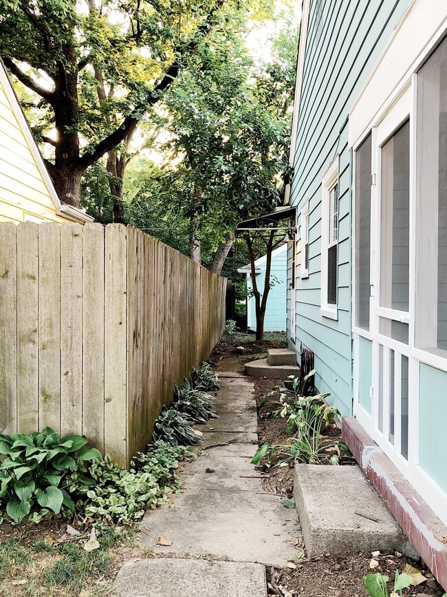 Charming walkway to the rear entrance - 5878 Primrose Avenue